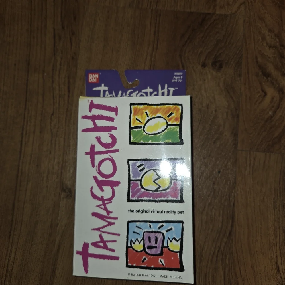 1996-97 Bandai Tamagotchi Virtual Reality Pet #1800 Red w/Yellow Buttons NOS - Picture 2 of 4